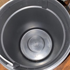 ペダル式ゴミ箱の画像