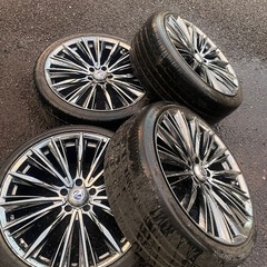 Rays ベルサス VOUGE・PCD114.3/5H・P245/35ZR20の画像