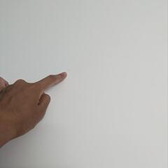 頑丈な白いテーブル（注意事項あり）の画像