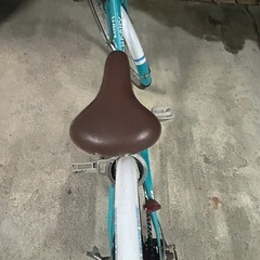 子供用 自転車 22インチ  の中古品になります。  問い合わせ頂く前に必ずプロフィールを読 んで頂き納得した上で問い合わせの方宜し くお願いします。  中古ですが、保証はありません。  中古ですので、汚れ・傷・サビ スレ・色  お問い合わせの受付は終了いたしました。
の画像