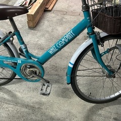 子供用 自転車 22インチ  の中古品になります。  問い合わせ頂く前に必ずプロフィールを読 んで頂き納得した上で問い合わせの方宜し くお願いします。  中古ですが、保証はありません。  中古ですので、汚れ・傷・サビ スレ・色  お問い合わせの受付は終了いたしました。の画像