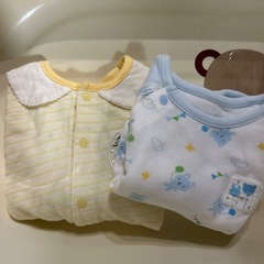 新生児用衣料と沐浴バスタブ
の画像