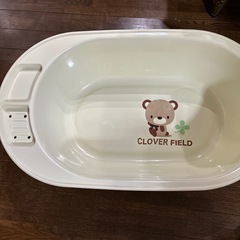 新生児用衣料と沐浴バスタブ
の画像