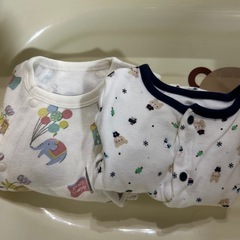 新生児用衣料と沐浴バスタブ
の画像