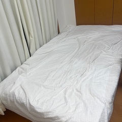 【美品・即使用可】セミダブルベッド（マットレス＆脚付き） ¥8,000（値下げ相談可）の画像