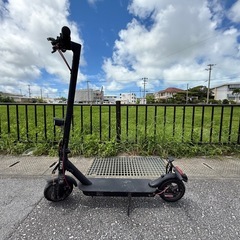 ジャンク品
【キックボード】 大人用 キックスクーター 折り畳み式 軽量 10インチ 40-45km長距離走行 2速モード 耐荷重100kg ブラックの画像