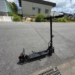 ジャンク品
【キックボード】 大人用 キックスクーター 折り畳み式 軽量 10インチ 40-45km長距離走行 2速モード 耐荷重100kg ブラックの画像