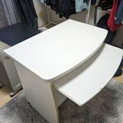 パソコンデスクの画像