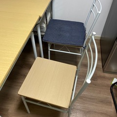 ダイニングテーブルセット(机2椅子2)の画像