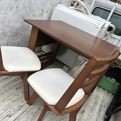 中古   テ-ブル，いす
の画像