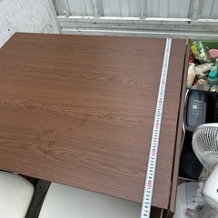 中古   テ-ブル，いす
の画像