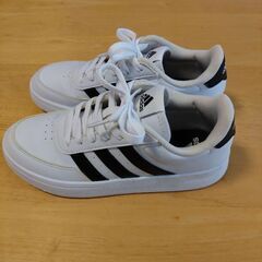 adidas ブレイクネット スニーカー 23.5cmの画像