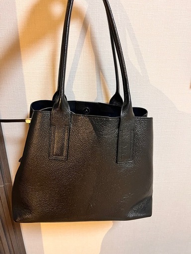 イタリアデザインの本革　バッグ