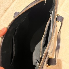 イタリアデザインの本革バッグの画像