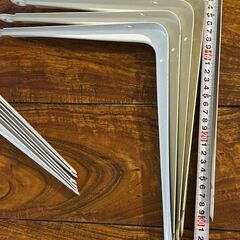 L字 アングル　棚受け用　L字金具　棚用　大10枚　中６枚　色ホワイト　大の一部使用済の画像