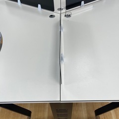 オフィス用ワークデスク（3席仕様・パーティション・電源タップ付き）2セットありの画像