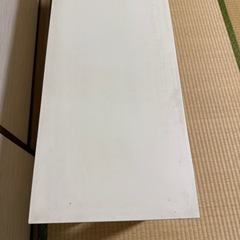 IKEA サイドテーブルの画像
