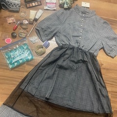 服、靴、コスメ、アクセサリーの画像