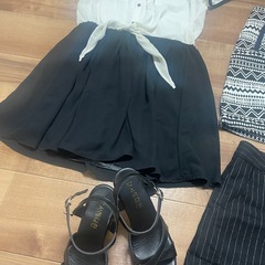 服、靴、コスメ、アクセサリーの画像