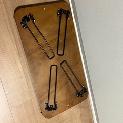 折りたたみテーブルの画像