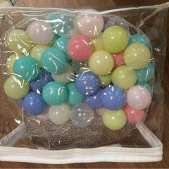 hugmuuカラーボール約150個の画像