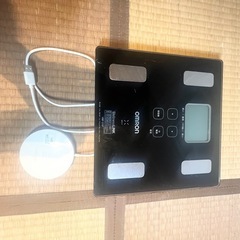 OMRON（オムロン）体重体組成計「HBF-215F」の画像