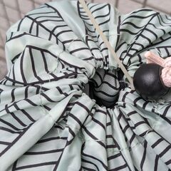 新品 IKEA 折りたたみ式 アウトドアテーブル ドリンクホルダー付き 収納ケース付 持ち運び レジャー 904.011.83の画像
