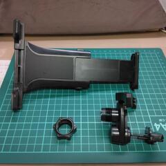 車のエアコン吹き出し口に取り付けるタブレットホルダーですの画像