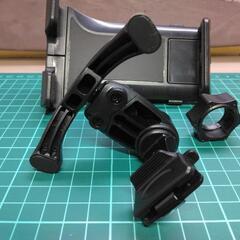 車のエアコン吹き出し口に取り付けるタブレットホルダーですの画像