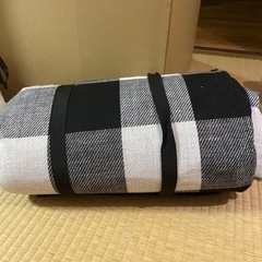 GEEK LIGHTING レジャーシート 厚手ピクニックマット200 * 200cm 厚手 3層構造 軽量 持ち運び 防水 大判 大人子供 4~6人用 ベビーマット プレイマット キャンプマット 折り畳みやすい 収納便利 (ブラック/ホワイト, 200cm*200cm)の画像