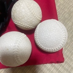 野球軟式用グローブなどの画像