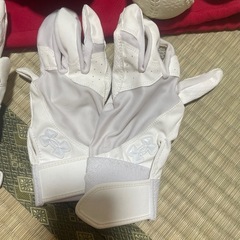 野球軟式用グローブなどの画像