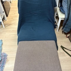 一人掛けのソファとミニソファの画像