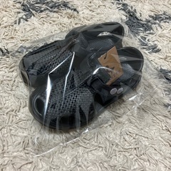 【募集中】新品未使用　マーキーズ　キッズサンダル　18.0センチ　ブラックの画像