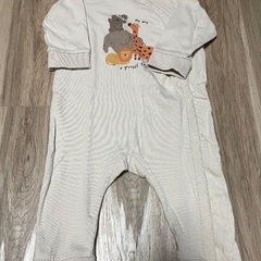 H&M アニマル柄ロンパース 2-4M(60cm相当)の画像