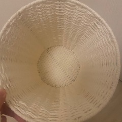 白いゴミ箱の画像
