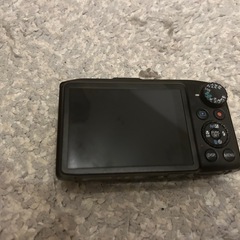 デジカメと水中用カバーの画像
