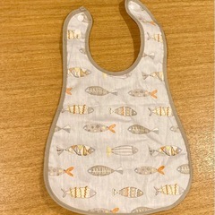 【新品未使用】お食事エプロン　ポケットつきの画像
