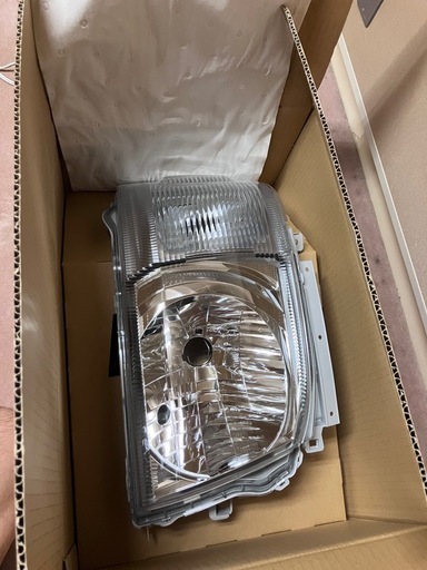 ハイエース 200系初期型 純正ヘッドランプ 左右 未使用品