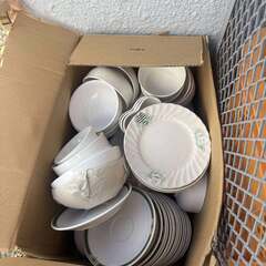 FREE DISHWARE AND MISC ITEMSの画像