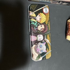 鬼滅の刃缶とポーチの画像