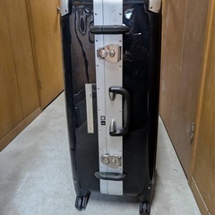 スキューバーダイビング機材用スーツケースの画像