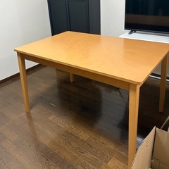 ダイニングテーブルの画像