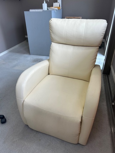 ネイルチェア　エクステ，マッサージ