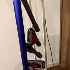 Dyson V7 Fluffy スタンド&アタッチメント付き
の画像