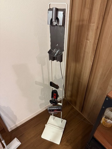 Dyson V7 Fluffy スタンド&アタッチメント付き
