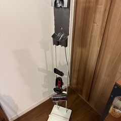 Dyson V7 Fluffy スタンド&アタッチメント付き
の画像