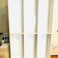 無料🆓大きな薄型飾り棚　壁面収納　CD ぬいぐるみ　漫画本おススメ　大容量の収納可能　ホワイト の画像