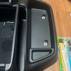 ハイエース　4型ワイド　純正センターコンソールの画像