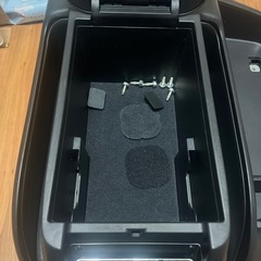 ハイエース　4型ワイド　純正センターコンソールの画像